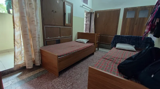 Super Luxury Girls Pg 1