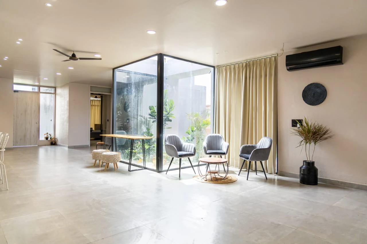 La Retreat Farmhouse